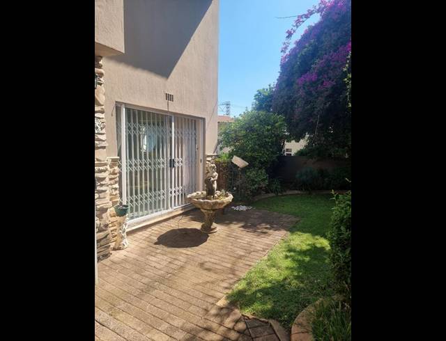 3 BEDROOM TOWNHOUSE FOR SALE IN SUNNYROCK
